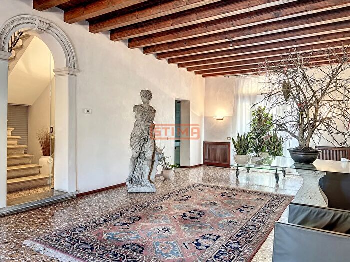 Casa con 15 locali in vendita in Via Casanova, Paese