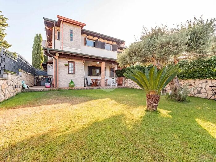 Casa trilocale in vendita in Via Borghesiana, Roma