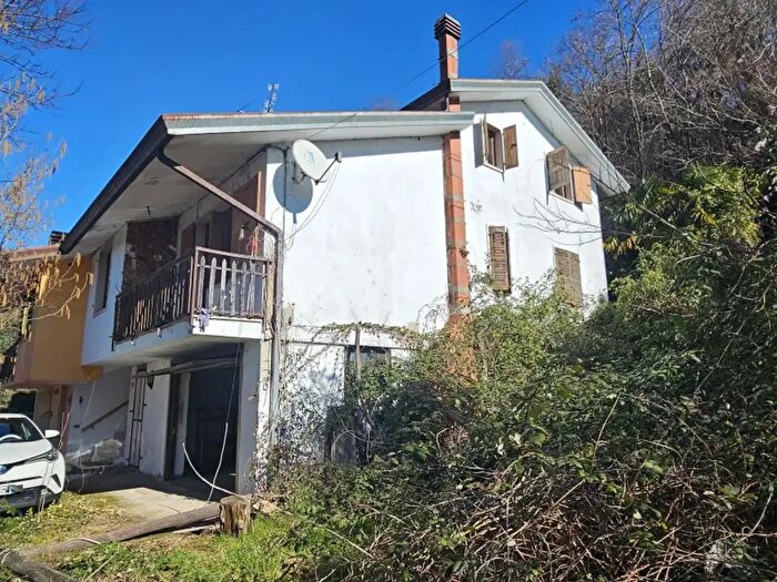 Casa con 6 locali in vendita in Ronca