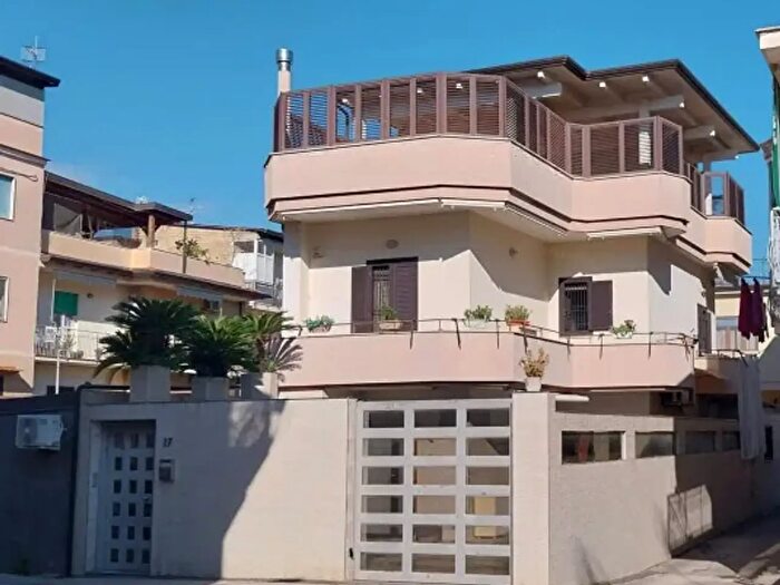 Casa con 6 locali in vendita in Via Aprile, Aversa