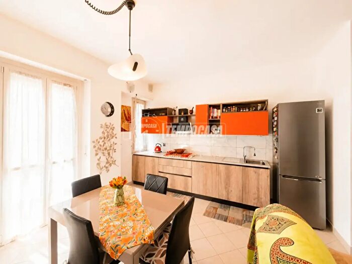 Appartamento trilocale in vendita in Via Giosuè Borsi, Torino