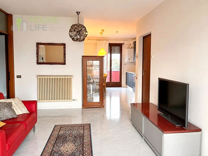 Appartamento quadrilocale in vendita in Via Rostone Thiene, Thiene