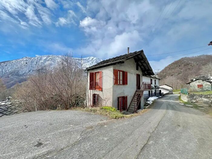 Casa bilocale in vendita in Frazione Villaretti, Lemie