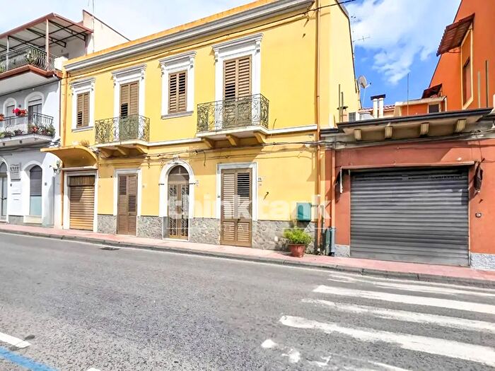 Appartamento quadrilocale in vendita in Via Vittorio Emanuele, Giardini Naxos