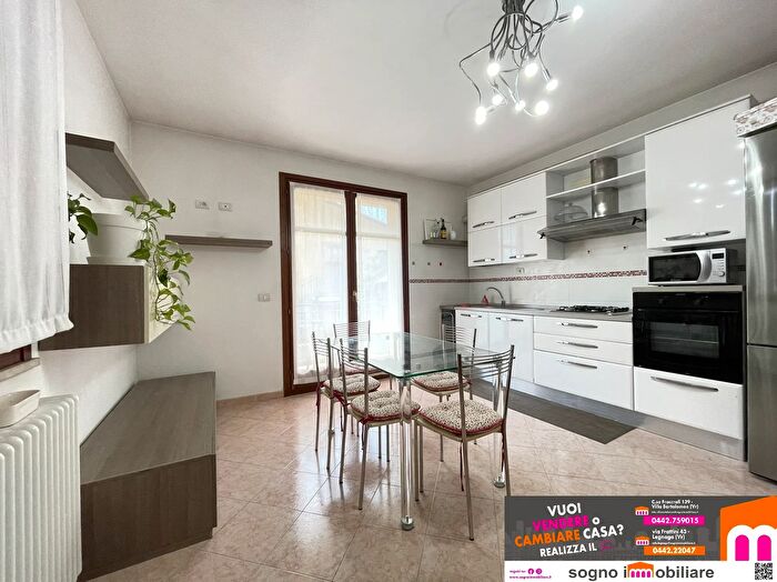 Appartamento trilocale in vendita in Via Pierdomenico Frattini, Legnago