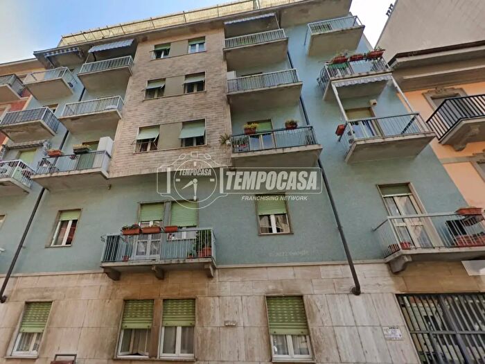 Appartamento trilocale in vendita in Via Borgomanero, Torino