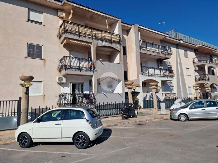 Appartamento trilocale in vendita in Via Carlo Gulì, Palermo