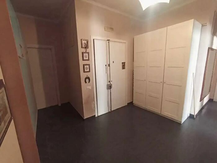 Appartamento con 6 locali in vendita in Via Medaglie d'Oro, Salerno
