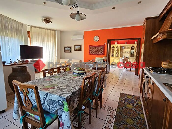 Appartamento con 7 locali in vendita in Via Gaetano Sanfilippo, Gravina Di Catania