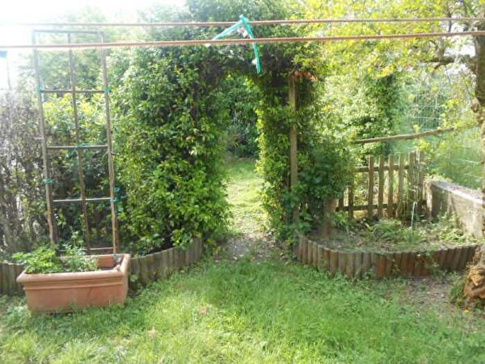 Casa con 6 locali in vendita in Via Monte Grappa, Jesi