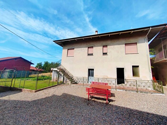 Casa trilocale in vendita in Cantone Gottardo Curino, Curino