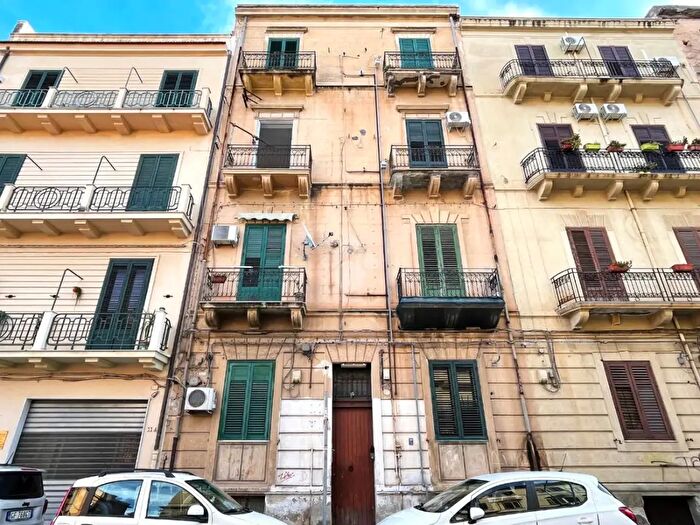 Appartamento trilocale in vendita in Via Pindemonte, Palermo