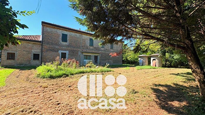 Casa con 15 locali in vendita in Ravenna