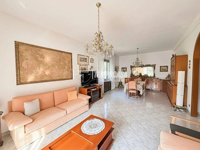 Appartamento quadrilocale in vendita in Via Niccolò Paganini, Monza