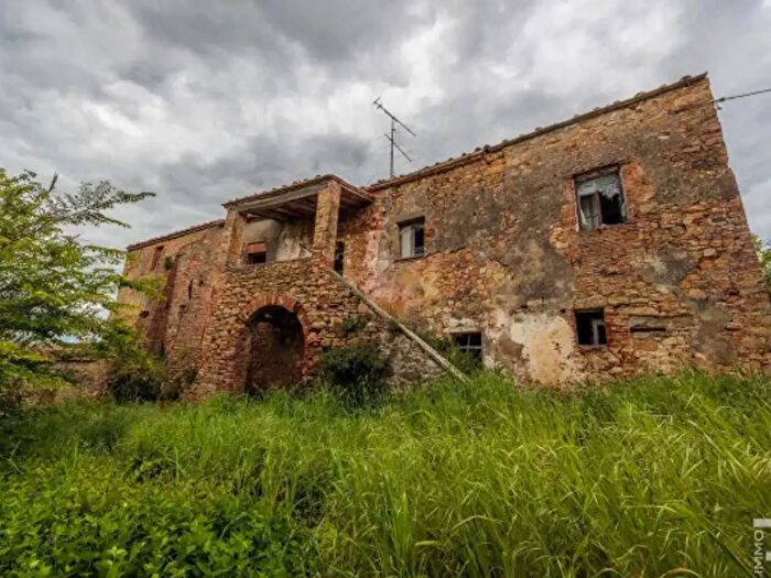 Casa con 6 locali in vendita in Strada Consorziale di Rioddi, Volterra