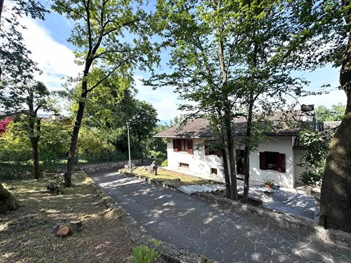 Casa con 12 locali in vendita in Strada delle Querce, Costabissara