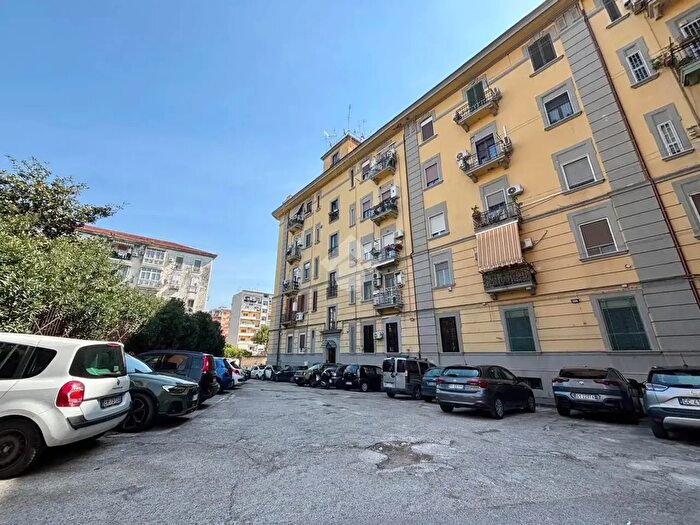 Appartamento quadrilocale in vendita in Corso Malta, Napoli