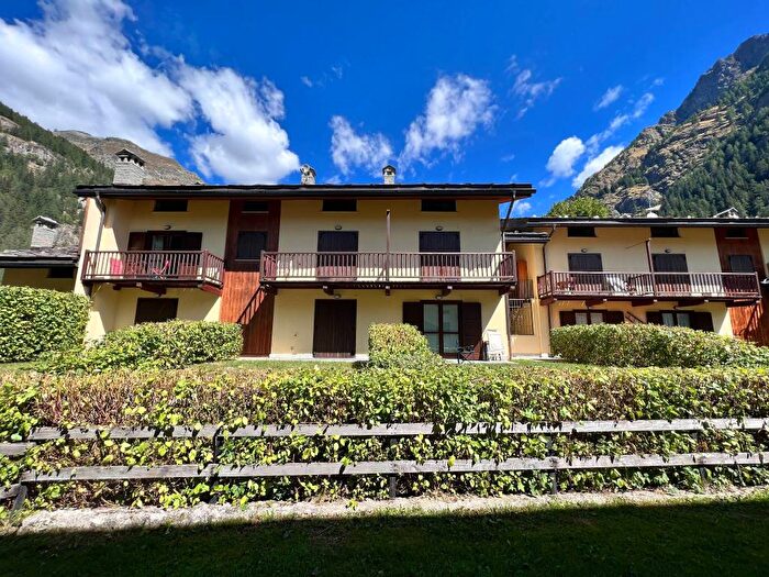 Appartamento bilocale in affitto in Rue Albert Deffeyes, Centro, GressoneySaintJean