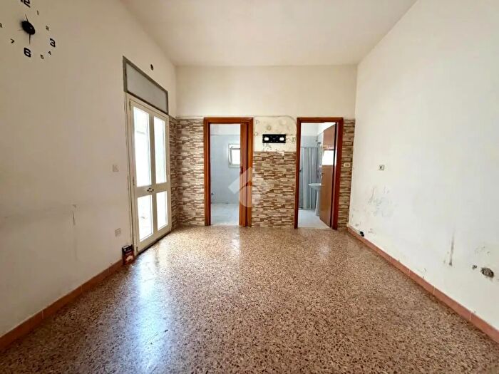 Casa trilocale in vendita in Via Cavour, Lizzanello