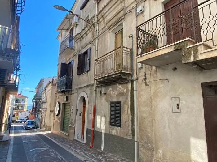 Appartamento quadrilocale in vendita in Cropalati Via Roma, Crosia