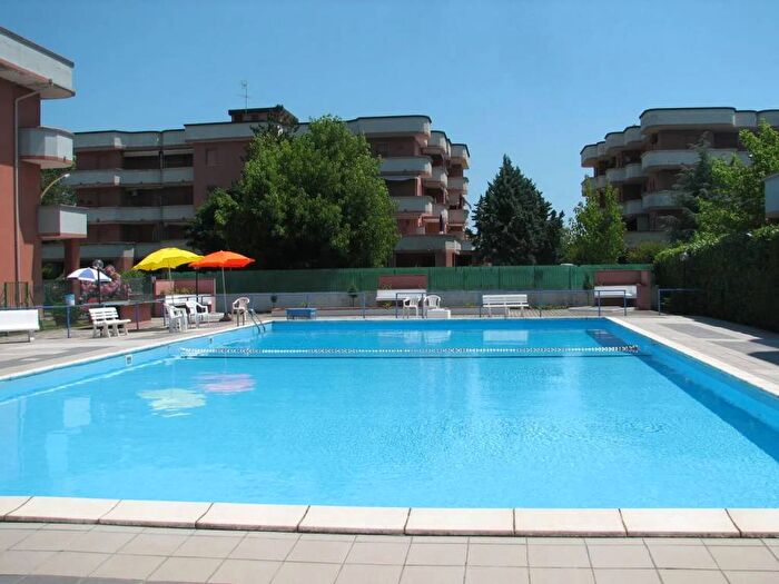 Appartamento trilocale in affitto in Viale Europa No Number, Lido delle Nazioni, Comacchio