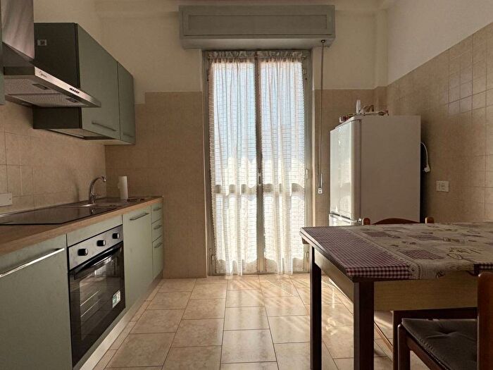 Appartamento trilocale in affitto in Via Carlo Innocenzo Frugoni, Niguarda, Milano