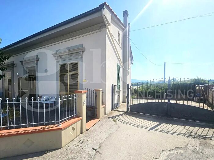 Casa con 6 locali in vendita in Cerreto Guidi