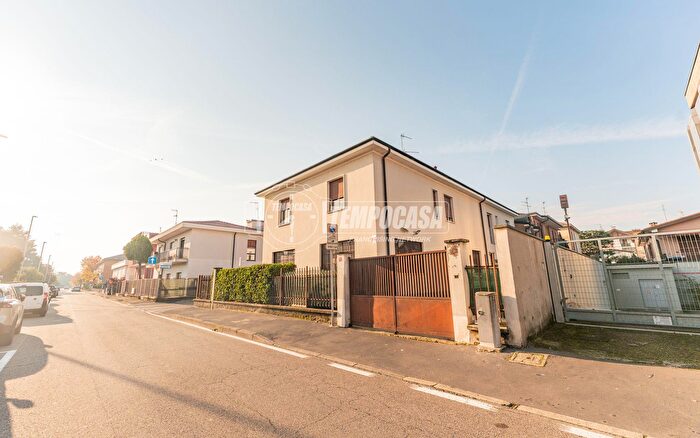 Casa con 7 locali in vendita in Via Calatafimi, Settimo Milanese