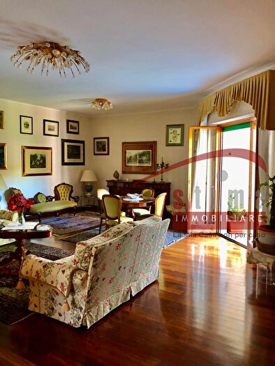 Appartamento con 6 locali in vendita in Viale Scala Greca, Siracusa