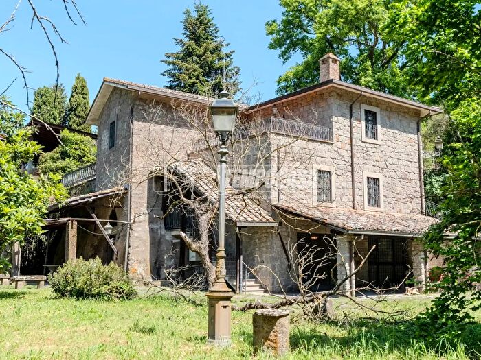 Casa con 7 locali in vendita in Strada della Palanzana, Viterbo