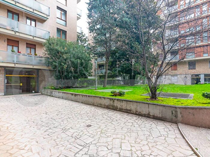 Appartamento trilocale in affitto in Corso Lodi, Lodi Brenta, Milano