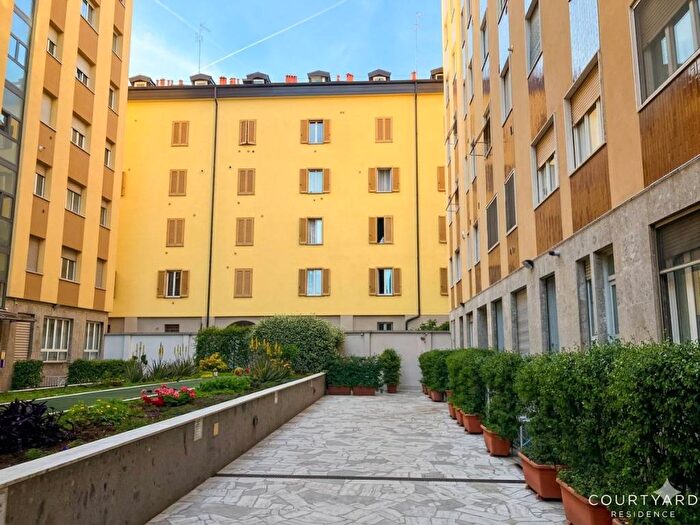 Appartamento trilocale in affitto in Via Salasco, Bocconi, Milano