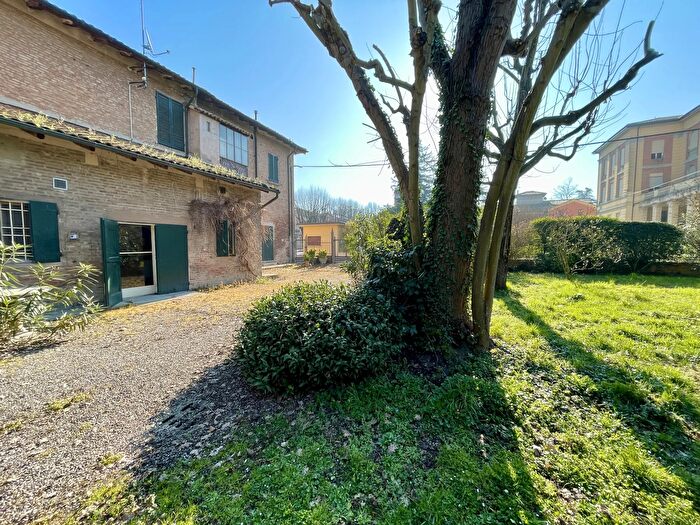 Casa con 8 locali in vendita in Via Schiassi, Budrio