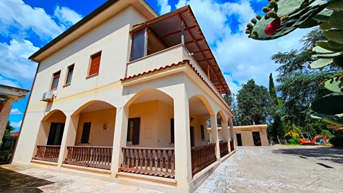 Casa con 10 locali in vendita in Via dellImbrecciato Roma, Roma