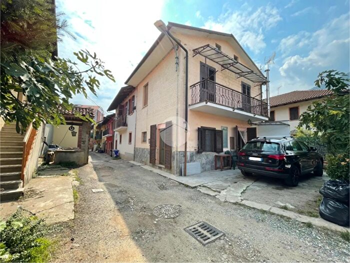 Casa quadrilocale in vendita in Via Borsi Giosuè, Piossasco