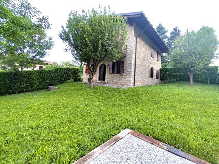 Appartamento trilocale in affitto in via san salvatore, Zogno