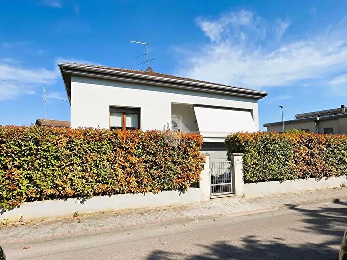 Casa con 5 locali in vendita in Via Cisa, Borgo Virgilio