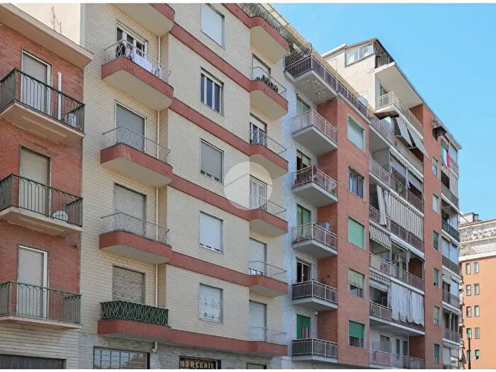 Appartamento trilocale in vendita in Via Borsi, Torino