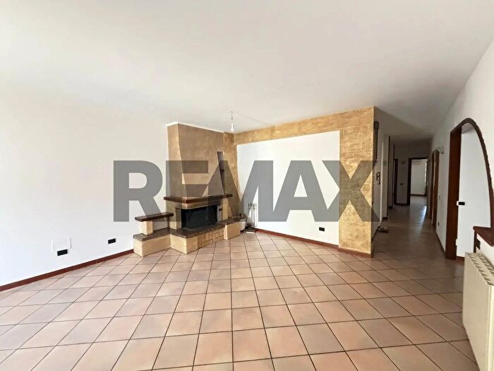 Appartamento con 6 locali in vendita in Via Archimede Snc, Cinisi