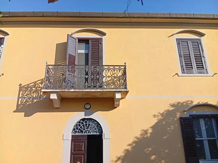 Casa con 10 locali in vendita in San Giuliano Terme