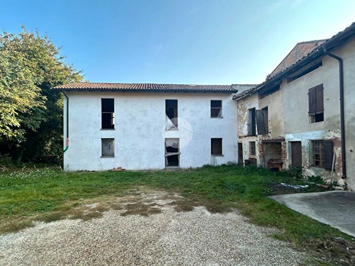 Casa con 5 locali in vendita in Via San Sebastiano, Grana