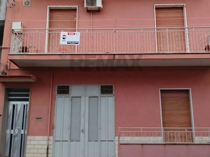 Casa con 14 locali in vendita in Via Pitagora, Comiso