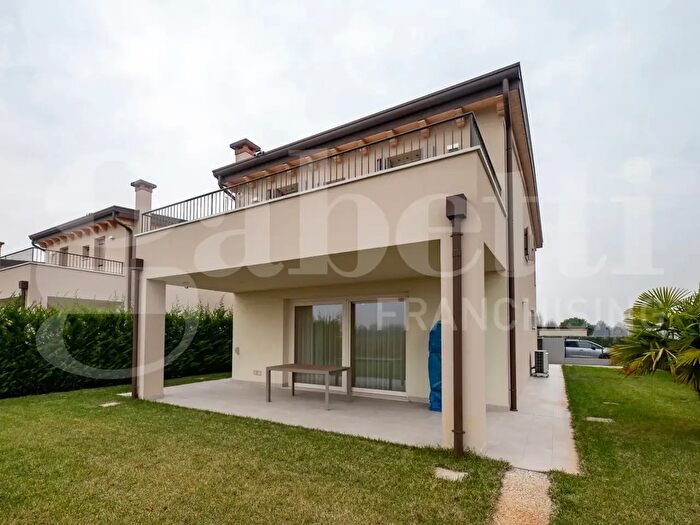 Casa quadrilocale in vendita in Via Amerigo Vespucci, Legnaro