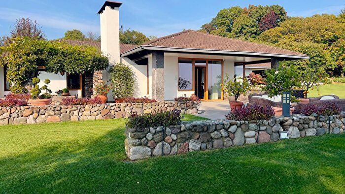 Casa con 7 locali in vendita in Via Cardano Snc, Como