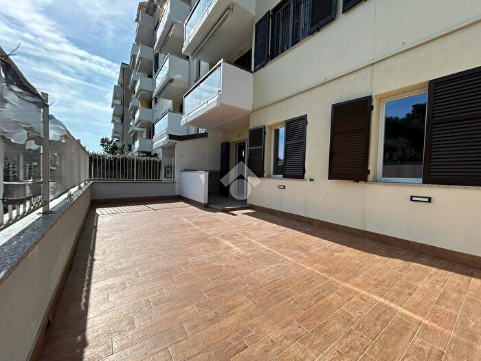 Appartamento quadrilocale in vendita in Viale Villa Gavotti, Genova
