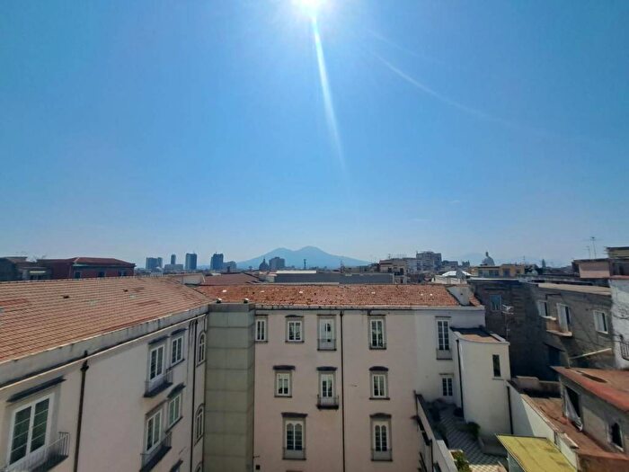 Appartamento quadrilocale in affitto in Gradini Santi Apostoli, Tribunali, Napoli
