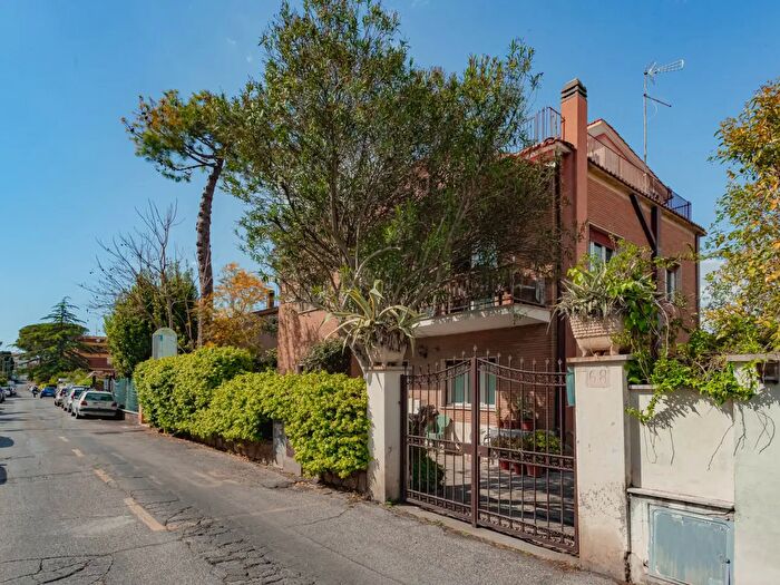 Casa con 5 locali in vendita in Via Minerbio, Roma