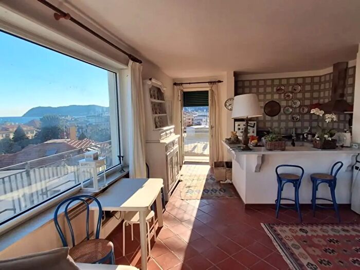 Appartamento trilocale in vendita in Regione Ciazze, Alassio