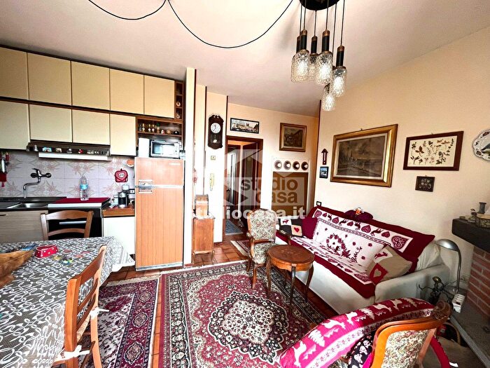 Appartamento trilocale in vendita in Via Don Brozzoni, Costa Di Serina