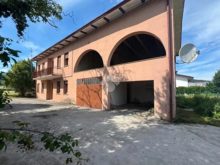 Casa quadrilocale in vendita in Viale delle Terme, Galzignano Terme